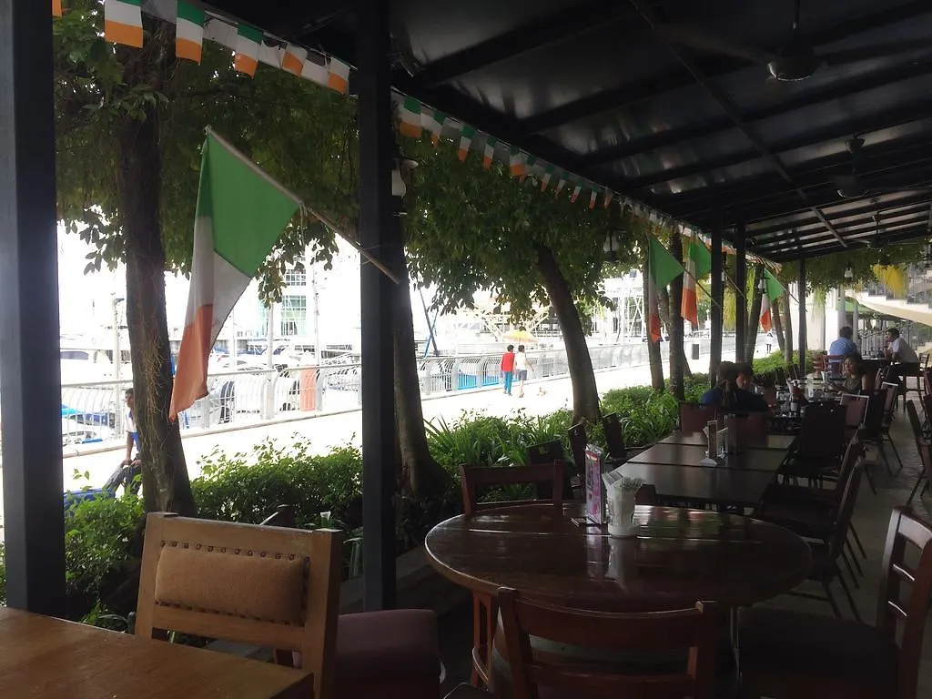 Apartment Jazz Suite Seaview Nr Straits Quay George Town